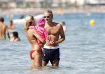 Ibiza 26 juli 2011
Wendy v Dijk met Erland Galjaard en Sem en Lizzy op het strand. Ook Martijn Amanda Bickel Jasmijn Achilles en Michelle Krabbe zijn aanwezig bij coco beach.
Peter Smulders bv