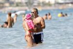 Ibiza 26 juli 2011
Wendy v Dijk met Erland Galjaard en Sem en Lizzy op het strand. Ook Martijn Amanda Bickel Jasmijn Achilles en Michelle Krabbe zijn aanwezig bij coco beach.
Peter Smulders bv