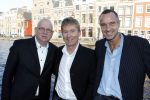 Leiden 24 oktober 2011
Presentatie cast musical zangeres zonder naam met oa Ellen Pieters Job Bovenlander Nikki v Ostaijen Ylva Wichers Schreur Stefan de Kogel Sabine Beens en Jasper Kerkhof in de schouwburg van Leiden. paul v Ewijk Hans Cornelisse en Ruud de Graaf
Peter Smulders bv