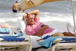 Ibiza 27 juli 2011
Herman den Blijker rust uit op het strandvan Coco Beach op ibiza.
Peter Smulders bv