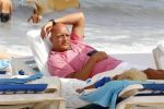 Ibiza 27 juli 2011
Herman den Blijker rust uit op het strandvan Coco Beach op ibiza.
Peter Smulders bv