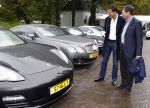 Den Haag 9 oktober 2011
Jan Peter Balkenende laat aan Marc Rutte zijn nieuwe Porsche panamera Hybride zien.
Peter Smulders bv