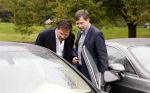 Den Haag 9 oktober 2011
Jan Peter Balkenende laat aan Marc Rutte zijn nieuwe Porsche panamera Hybride zien.
Peter Smulders bv