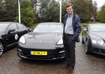 Den Haag 9 oktober 2011
Jan Peter Balkenende laat aan Marc Rutte zijn nieuwe Porsche panamera Hybride zien.
Peter Smulders bv