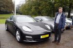 Den Haag 9 oktober 2011
Jan Peter Balkenende laat aan Marc Rutte zijn nieuwe Porsche panamera Hybride zien.
Peter Smulders bv