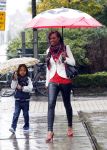 Amsterdam12 oktober 2011
Jasmine Sendar met zoon onder paraplu
Peter Smulders bv