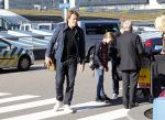 Schiphol 15 oktober 2011
Linda de Mol met kinderen Julian en Noah  en vriend Jeroen Rietbergen op schiphol.
Peter Smulders bv