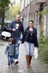 Amsterdam 8 oktober 2011
Lange Frans Frederiks  met zijn vrouw Danielle en zoon en baby Danie voor het eerst buiten.
Peter Smulders bv