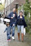 Amsterdam 8 oktober 2011
Lange Frans Frederiks  met zijn vrouw Danielle en zoon en baby Danie voor het eerst buiten.
Peter Smulders bv