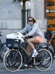Amsterdam 15 oktober 2011
Lieke v Lexmond in korte broek op de fiets.
Peter Smulders bv