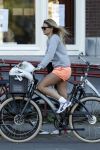 Amsterdam 15 oktober 2011
Lieke v Lexmond in korte broek op de fiets.
Peter Smulders bv