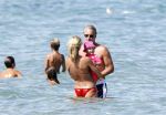 Ibiza 26 juli 2011
Wendy v Dijk met Erland Galjaard en Sem en Lizzy op het strand. Ook Martijn Amanda Bickel Jasmijn Achilles en Michelle Krabbe zijn aanwezig bij coco beach.
Peter Smulders bv