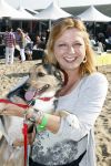 Scheveningen 2 oktober 2011
Bridget Maasland organiseert de dogwalk op het strand van Scheveningen. Loretta Schrijver met haar hond
Peter Smulders bv
