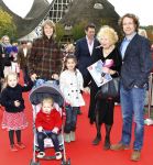 Kaatsheuvel, 9 Oktober 2011
Premiï¿½re van de musical Droomvlucht
Marjan Berk met familie
Foto Peter smulders BV