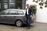 Den Haag 9 oktober 2011
Marc Rutte loopt van het catshuis naar zijn auto ( saab).
Peter Smulders bv
