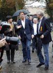 Den haag 9 oktober 2011
Rally tbv zeldzame ziekte fonds die vanaf het catshuis vertrekt. Premier Marc Rutte geeft het startsein. Mark Rutte met RVD directuer Henk Brons
Peter Smulders bv