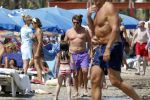 Ibiza 26 juli 2011
Wendy v Dijk met Erland Galjaard en Sem en Lizzy op het strand. Ook Martijn Amanda Bickel Jasmijn Achilles en Michelle Krabbe zijn aanwezig bij coco beach.
Peter Smulders bv