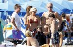 Ibiza 26 juli 2011
Wendy v Dijk met Erland Galjaard en Sem en Lizzy op het strand. Ook Martijn Amanda Bickel Jasmijn Achilles en Michelle Krabbe zijn aanwezig bij coco beach.
Peter Smulders bv