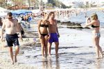 Ibiza 26 juli 2011
Wendy v Dijk met Erland Galjaard en Sem en Lizzy op het strand. Ook Martijn Amanda Bickel Jasmijn Achilles en Michelle Krabbe zijn aanwezig bij coco beach.
Peter Smulders bv