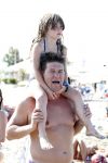 Ibiza 26 juli 2011
Wendy v Dijk met Erland Galjaard en Sem en Lizzy op het strand. Ook Martijn Amanda Bickel Jasmijn Achilles en Michelle Krabbe zijn aanwezig bij coco beach.
Peter Smulders bv