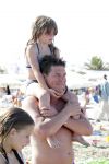 Ibiza 26 juli 2011
Wendy v Dijk met Erland Galjaard en Sem en Lizzy op het strand. Ook Martijn Amanda Bickel Jasmijn Achilles en Michelle Krabbe zijn aanwezig bij coco beach.
Peter Smulders bv
