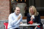Amsterdam 30 juli 2011
Monique Collignon met man Henny op de Cornelis schuytstraat.
Peter Smulders bv