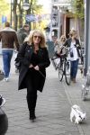 Amsterdam 27 oktober 2011
Patricia Paay met hondje op straat.
Peter Smulders bv