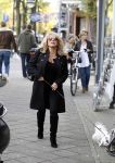 Amsterdam 27 oktober 2011
Patricia Paay met hondje op straat.
Peter Smulders bv