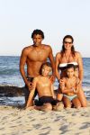 Ibiza 26 juli 2011
Pierre v Hooijdonk met vrouw en kinderen op het strand bij coco beach.
Peter Smulders bv