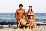 Ibiza 26 juli 2011
Pierre v Hooijdonk met vrouw en kinderen op het strand bij coco beach.
Peter Smulders bv