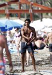 Ibiza 26 juli 2011
Pierre v Hooijdonk met vrouw en kinderen op het strand bij coco beach.
Peter Smulders bv