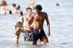 Ibiza 26 juli 2011
Pierre v Hooijdonk met vrouw en kinderen op het strand bij coco beach.
Peter Smulders bv