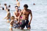 Ibiza 26 juli 2011
Pierre v Hooijdonk met vrouw en kinderen op het strand bij coco beach.
Peter Smulders bv