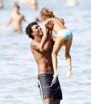 Ibiza 26 juli 2011
Pierre v Hooijdonk met vrouw en kinderen op het strand bij coco beach.
Peter Smulders bv