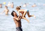 Ibiza 26 juli 2011
Pierre v Hooijdonk met vrouw en kinderen op het strand bij coco beach.
Peter Smulders bv