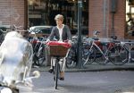 Amsterdam 22 oktober 2011
Puck Croiset met kleinzoon op de fiets.
Peter Smulders bv