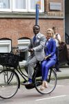 Amsterdam 20 juli 2011
Regilio Tuur met zijn vriendin Laura op terras en op de fiets.
Peter Smulders bv