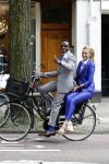 Amsterdam 20 juli 2011
Regilio Tuur met zijn vriendin Laura op terras en op de fiets.
Peter Smulders bv