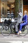 Amsterdam 20 juli 2011
Regilio Tuur met zijn vriendin Laura op terras en op de fiets.
Peter Smulders bv