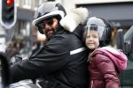 Amsterdam 29 oktober 2011
Reinout Oerlemans met baard en dochter Fiene op de motor.
Peter Smulders bv