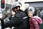 Amsterdam 29 oktober 2011
Reinout Oerlemans met baard en dochter Fiene op de motor.
Peter Smulders bv