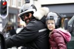 Amsterdam 29 oktober 2011
Reinout Oerlemans met baard en dochter Fiene op de motor.
Peter Smulders bv