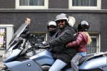 Amsterdam 29 oktober 2011
Reinout Oerlemans met baard en dochter Fiene op de motor.
Peter Smulders bv
