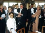 15 April 1990 Voor de tweede maal getrouwd met Natasja Froger 
Rene Froger samen Natasja Froger en de vier kinderen van Rene, t.w twee uit zijn eerste huwelijk en twee uit zijn tweede huwelijk