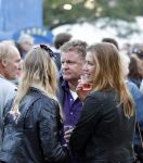 Amsterdam 19 augustus 2011
Theater festival de parade in Amsterdam. Rene Mioch heeft het erg naar zijn zin met dame rechts op de foto
Peter Smulders bv