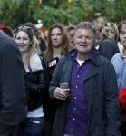 Amsterdam 19 augustus 2011
Theater festival de parade in Amsterdam. Rene Mioch heeft het erg naar zijn zin met dame links achter hem op de foto
Peter Smulders bv