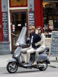 Amsterdam 20 juli 2011
Robert de Hoog met zijn nieuwe vriendin op terras en op vespa scooter.
Peter Smulders bv