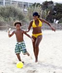 ibiza 27 juli 2011
Joelle Gullit aan het voetballen met Ruben kluivert.
Peter Smulders bv