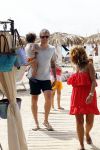Ibiza 27 juli 2011
Ruud de Wild met zijn zwangere vrouw Aafke en zoontje op vakantie op ibiza.
Peter Smulders bv