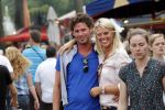 Amsterdam 21 augustus 2011
Sanne heijen met nieuwe vriend op het parade festival.
Peter Smulders bv